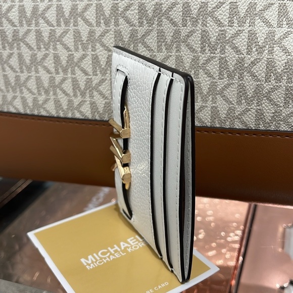 MICHAEL KORS
Reed Large Pebbled Leather Card Holder Case
Optic White 
NWT - Picture 16 of 16